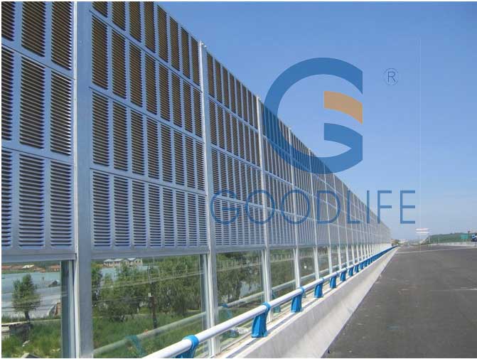 Proyecto completado de muro de insonorización en carretera en Japón utilizando la placa sólida de PC Goodlife de 3 mm con recubrimiento UV en ambos lados